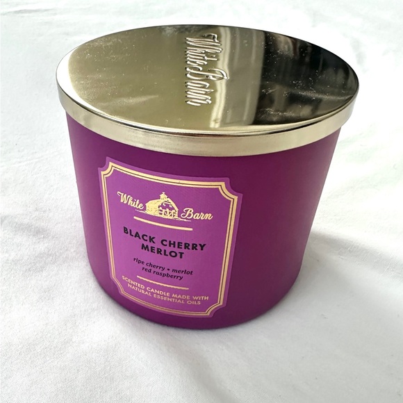 NEW White Barn Black Cherry Merlot Candle - Picture 2 of 3